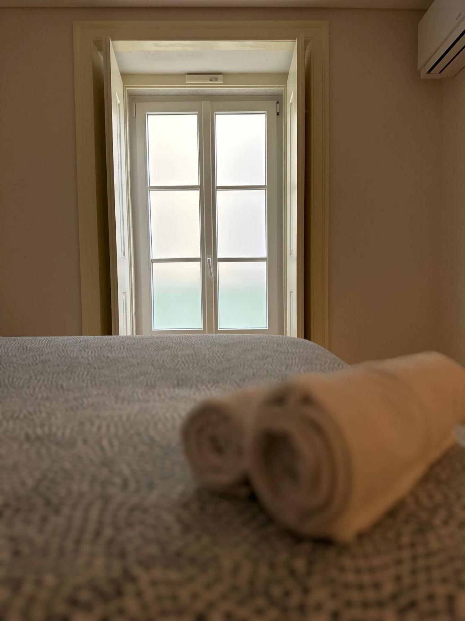 Central Bedroom In Shared House In Chiado - Historic Center Of Lisbon Exterior photo
