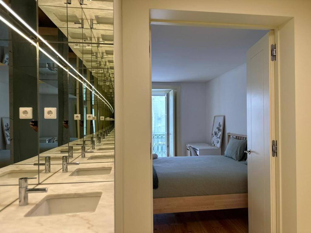 Central Bedroom In Shared House In Chiado - Historic Center Of Lisbon Exterior photo